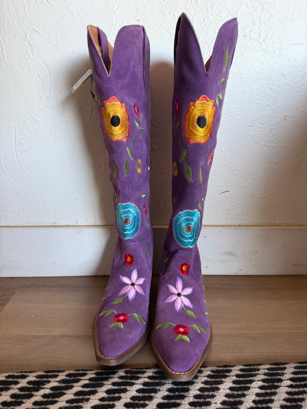 NWT Dingo Purple Suede Knee-High Embroidered Floral Heeled Boot size 8 - Picture 2 of 3